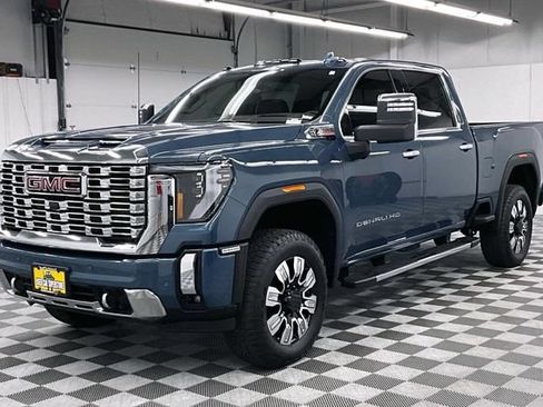 Used 2025 GMC Sierra 2500 Denali w/ Denali Reserve Package AWD/4WD image 12