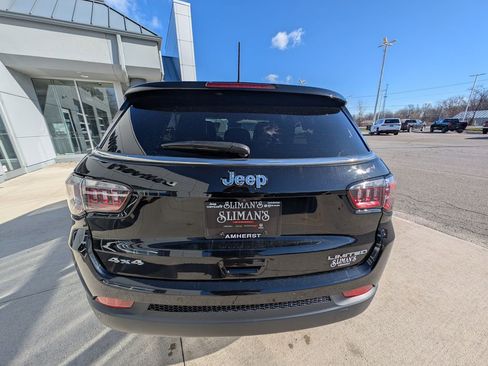 Used 2024 Jeep Compass Limited image 10