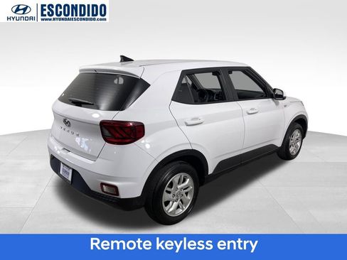 Certified 2021 Hyundai Venue SE image 6