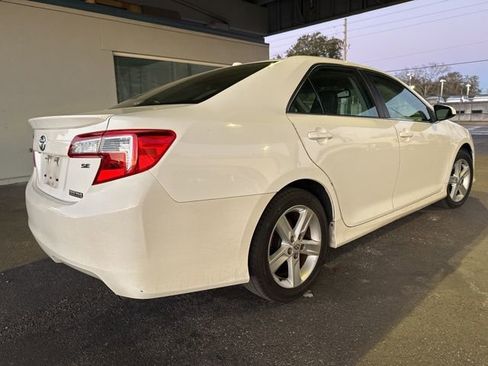Used 2014 Toyota Camry SE image 3