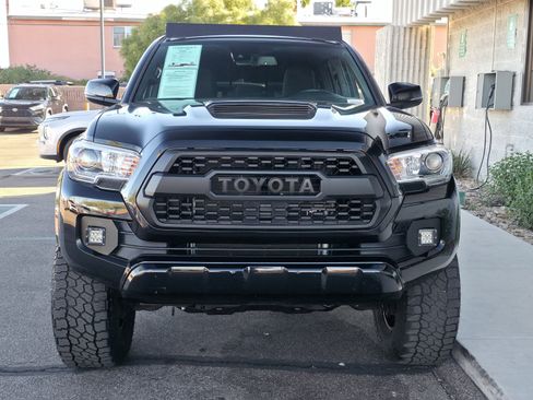 Used 2020 Toyota Tacoma TRD Sport image 2