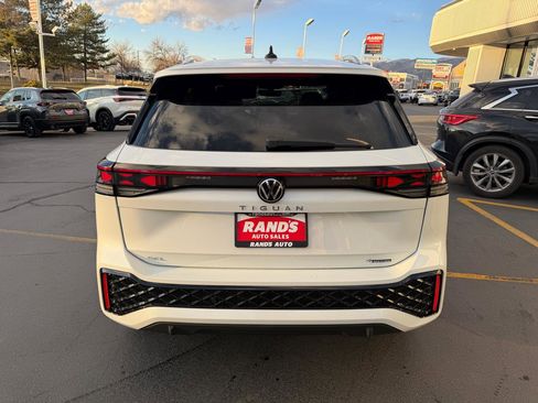 Used 2025 Volkswagen Tiguan SEL R-Line image 10