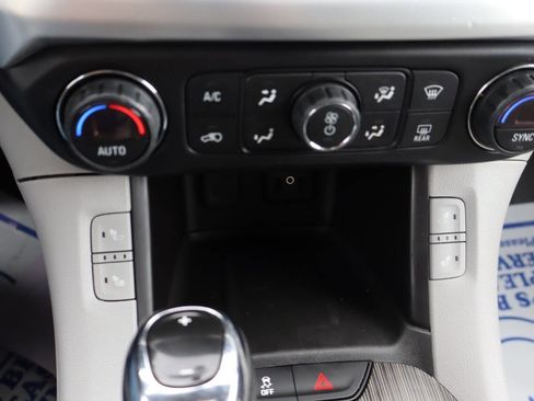 Used 2018 GMC Acadia SLT AWD/4WD image 17