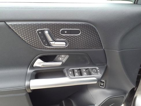 Used 2025 Mercedes-Benz GLA 250 4MATIC image 13