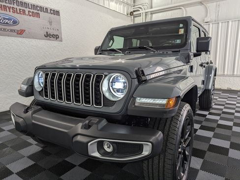 Used 2025 Jeep Wrangler Unlimited Sahara w/ Safety Group image 2