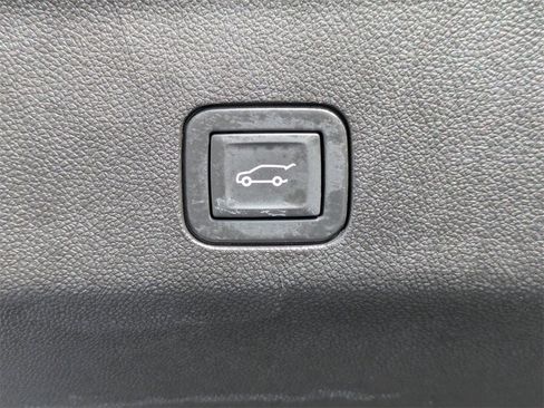 Used 2021 Chevrolet Tahoe Z71 image 13