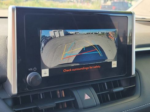 Used 2025 Toyota RAV4 XLE image 18