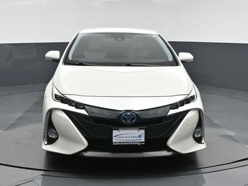 Used 2017 Toyota Prius Prime Advanced image 2