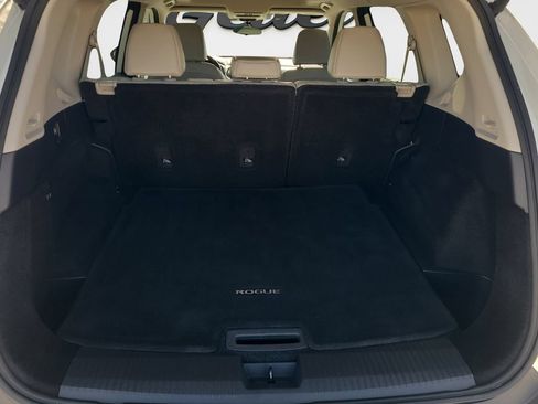 Used 2022 Nissan Rogue SV w/ SV Premium Package FWD image 9