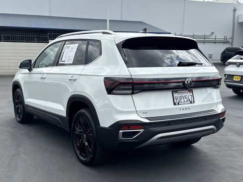 Used 2025 Volkswagen Taos SE w/ Panoramic Sunroof Package FWD image 3