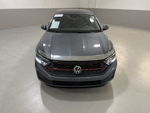 Used 2024 Volkswagen Jetta SE FWD image 2