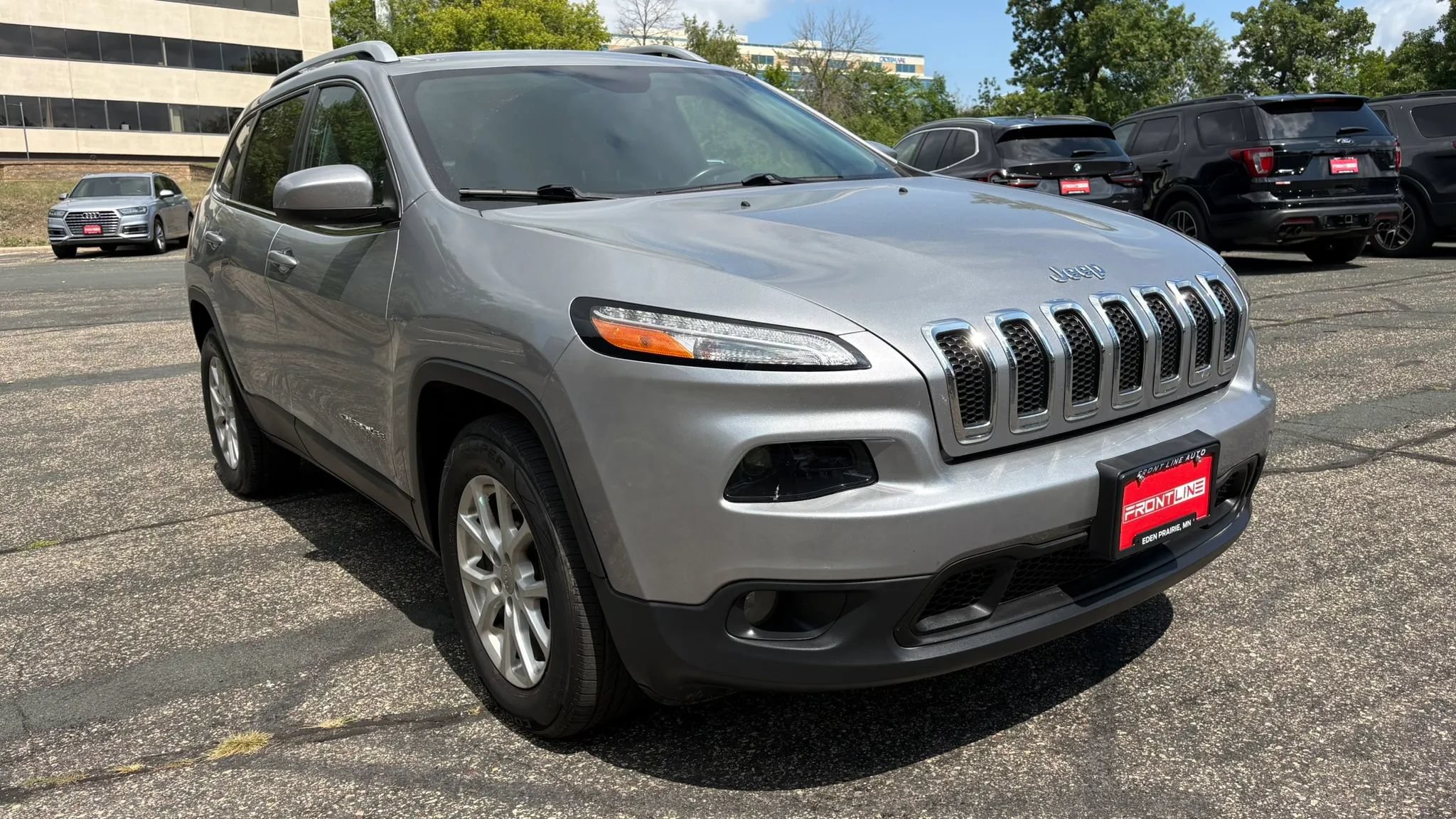 Used 2017 Jeep Cherokee Latitude AWD/4WD image 13
