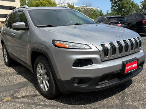 Used 2017 Jeep Cherokee Latitude AWD/4WD image 13