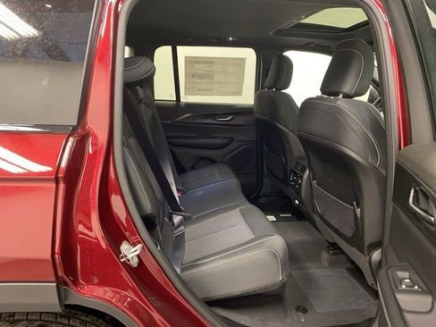 New 2025 Jeep Grand Cherokee Laredo w/ Luxury Tech Group I image 27