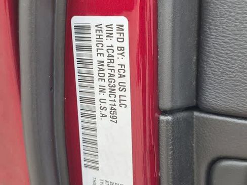 Certified 2022 Jeep Grand Cherokee Laredo X AWD/4WD image 34