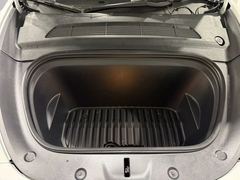 Used 2022 Tesla Model Y Long Range image 35