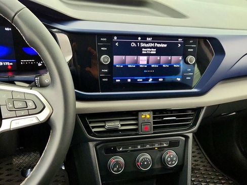 Used 2022 Volkswagen Taos SE image 17