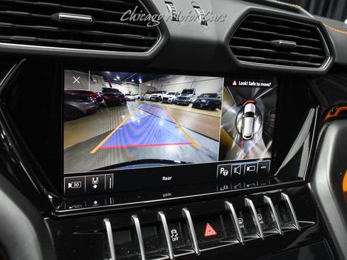 Used 2021 Lamborghini Urus AWD/4WD image 13