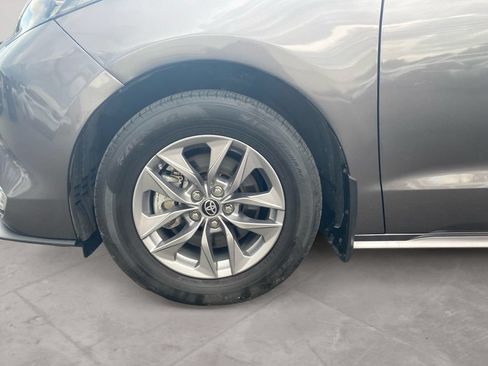 Used 2024 Toyota Sienna XLE FWD image 14