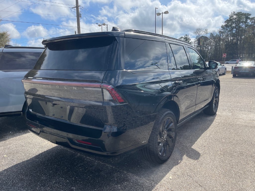 New 2026 Lincoln Navigator Reserve w/ Jet Appearance Package AWD/4WD image 12