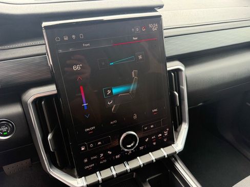 Used 2025 GMC Acadia Elevation image 22