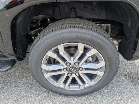 New 2026 Toyota 4Runner Limited AWD/4WD image 32