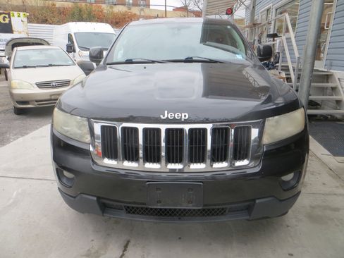 Used 2012 Jeep Grand Cherokee Laredo image 2