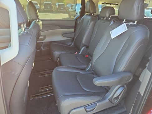 New 2026 Kia Carnival EX image 19