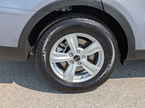 Certified 2025 Kia Sorento LX FWD image 9