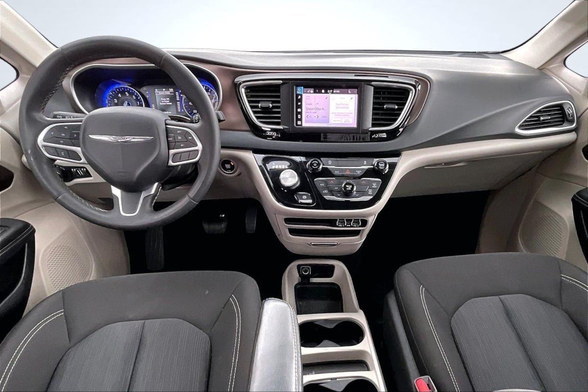 Used 2023 Chrysler Voyager LX FWD image 16