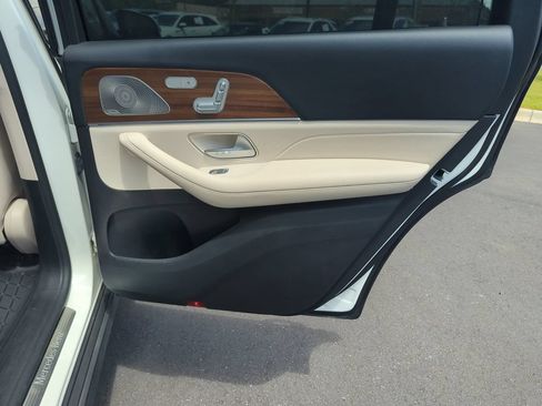 Used 2021 Mercedes-Benz GLS 450 4MATIC image 34