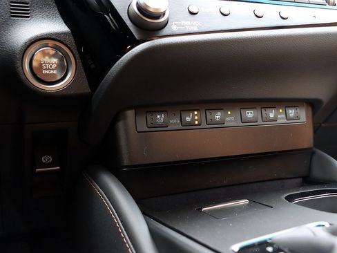 New 2025 Lexus ES 350 Ultra Luxury image 24