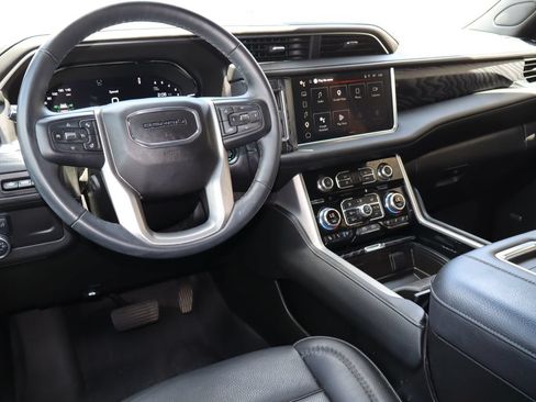 Used 2023 GMC Yukon Denali RWD image 5