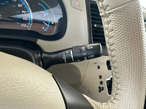 Used 2011 Toyota Sienna XLE FWD image 28