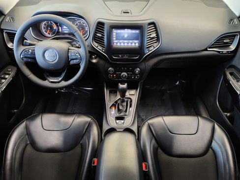 Used 2020 Jeep Cherokee Latitude Plus FWD image 3