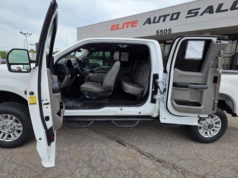 Used 2018 Ford F250 XLT w/ Snow Plow Prep Package AWD/4WD image 32