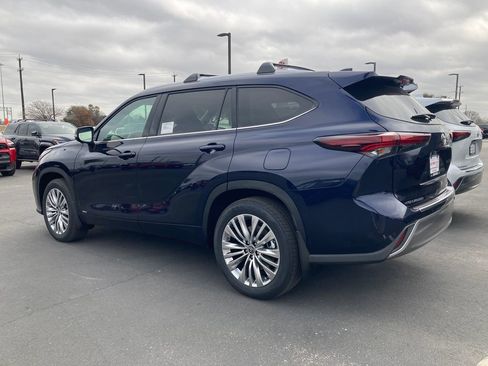 New 2026 Toyota Highlander Platinum AWD/4WD image 5
