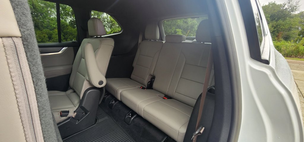 Used 2026 GMC Acadia Elevation w/ Elevation Premium Package FWD image 21