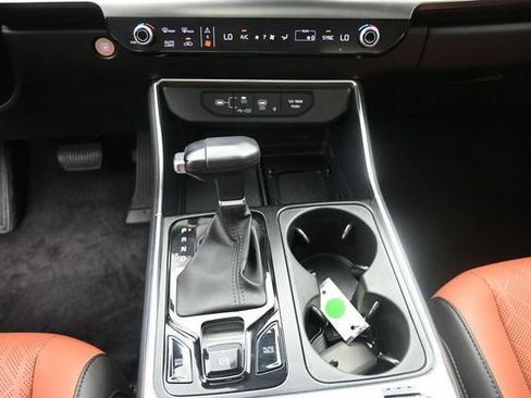 Used 2026 Kia Carnival SX w/ SX Dark Edition Package FWD image 13