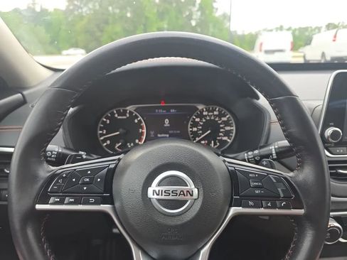 Used 2019 Nissan Altima 2.5 SR FWD image 16