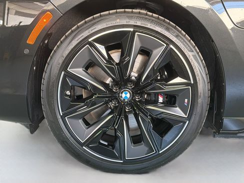 New 2026 BMW 750e xDrive image 38