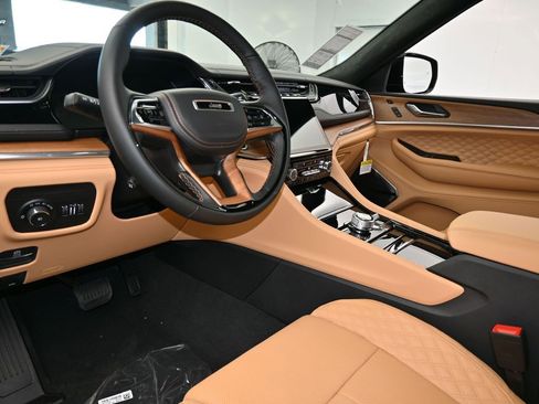 New 2025 Jeep Grand Cherokee L Summit image 13