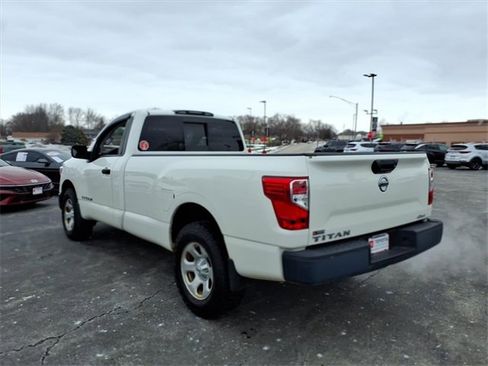 Used 2018 Nissan Titan S image 4