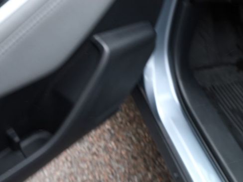 Used 2024 Toyota Highlander XLE image 28