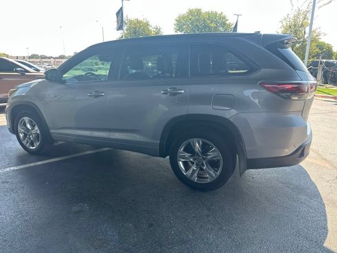 Used 2016 Toyota Highlander Limited w/ Driver Technology Package AWD/4WD image 5
