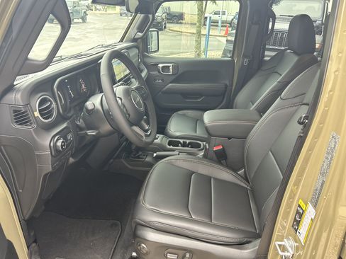 New 2025 Jeep Gladiator Sport image 10