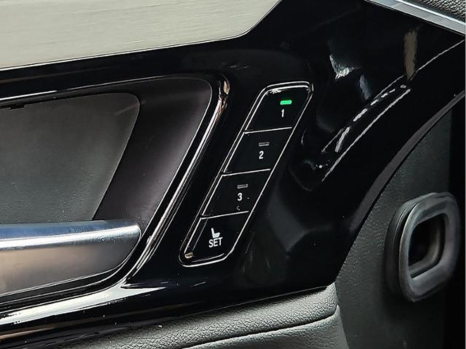 Used 2025 Acura MDX SH-AWD image 26