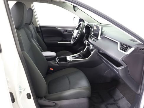 Used 2025 Toyota RAV4 LE AWD/4WD image 28