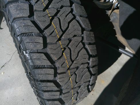 Used 2024 Chevrolet Silverado 2500 Custom w/ Custom Value Package image 15