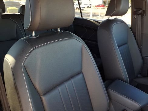 Certified 2023 Volkswagen Tiguan SE R-Line image 11